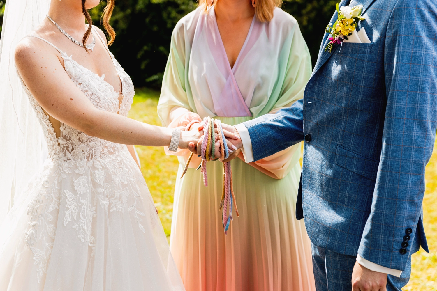 Galina – Lebensrednerin & Moderatorin – Paar Hände